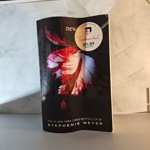 New Moon by Stephenie Meyer‎ Paperback Book Twilight Saga Romance